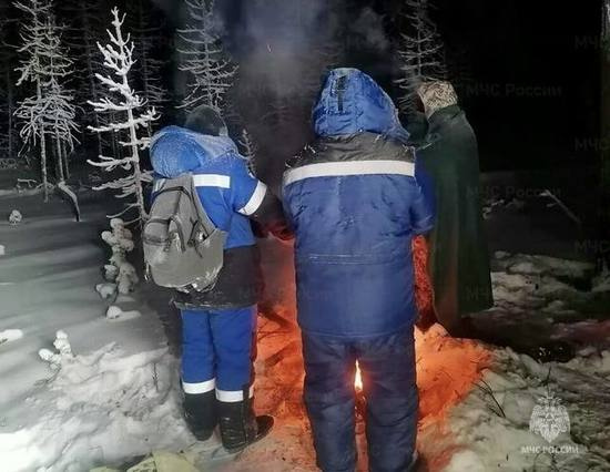 В Ноябрьске водитель спас троих замерзших и обессиленных рыбаков