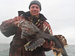 Морского бычка гиганта поймал рыболов во Владивостоке 