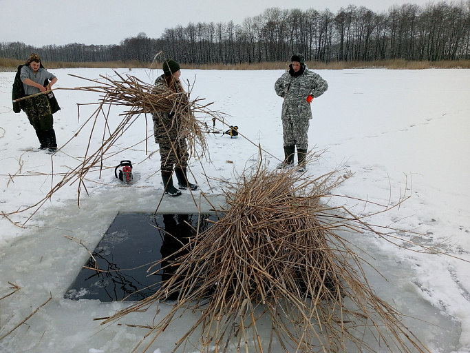  Юные рыболовы в Волгоградской области спасают водоем от замора
