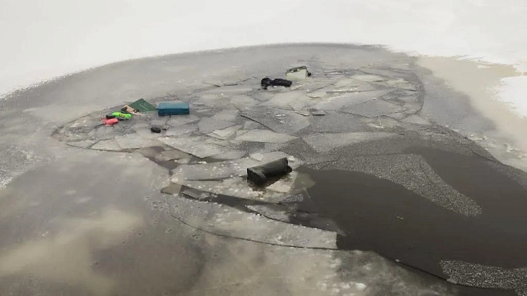 Два рыбака провалились под лед на Иваньковском водохранилище