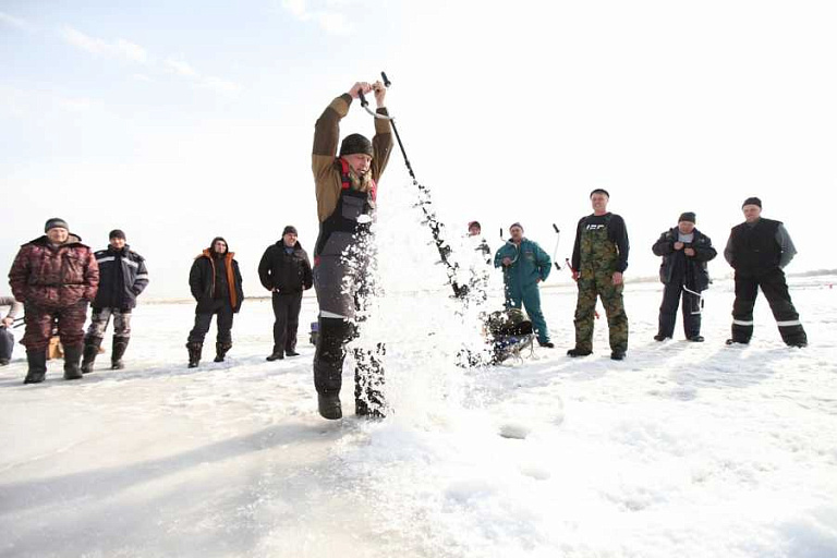 Рыбаков в Хакасии срочно зовут спасать рыбу от замора 3 марта