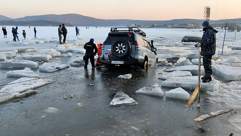 Выезжающих на морской лед рыбаков будут крупно штрафовать за нарушение режима водоохранной зоны