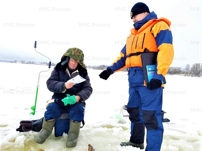 Инспекторы ГИМС провели рейды выходного дня «Осторожно, хрупкий лед»