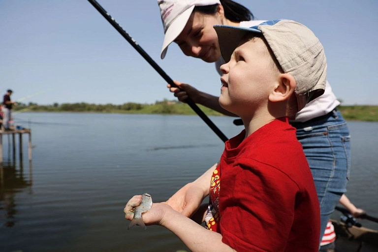 Телеканал "Диалоги о рыбалке" провел детский рыболовный фестиваль "Кубок Добра"