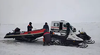 18 рыбаков спасают с отколовшейся льдины на Сахалине